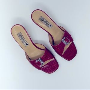 Brighton Tyler Red Croc Women’s Size 7.5M Sandals with Buckle Look Made in Italy